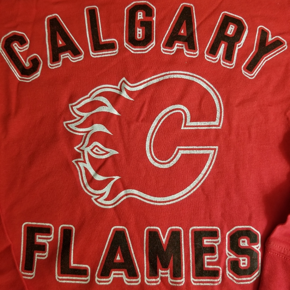 NHL Legacy Collection Calgary Flames Long Sleeve Pullover. - Picture 2 of 8